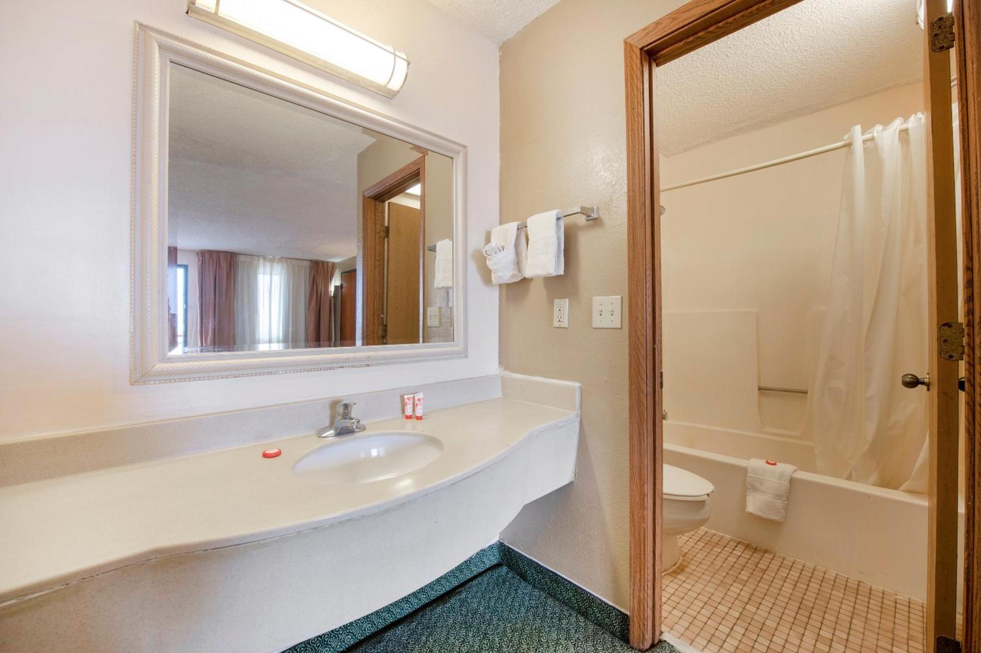 Oyo Hotel Tulsa International Airport Dış mekan fotoğraf